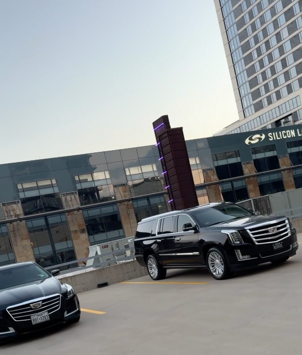 Cadillac en parking